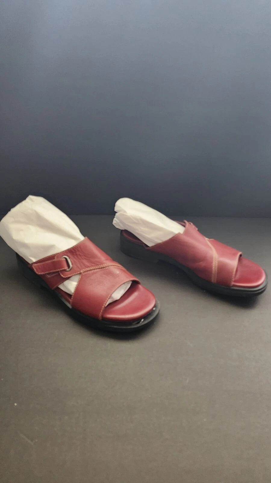 Liz Claiborne Villager Style Burgundy Leather Sandals, Minimal Wear, Looks Great