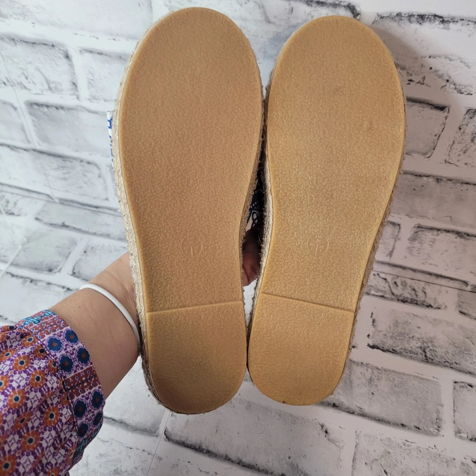 NWOB esmara Chinoiserie Style Blue and White Slide Sandals Size 7