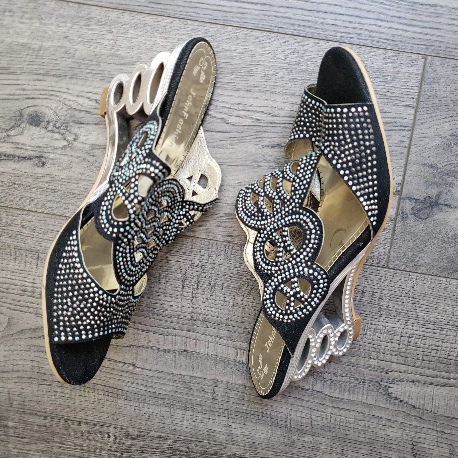 JOHN FASHION Black Rhinestone Perforated Slide Sandal Women's Size 8