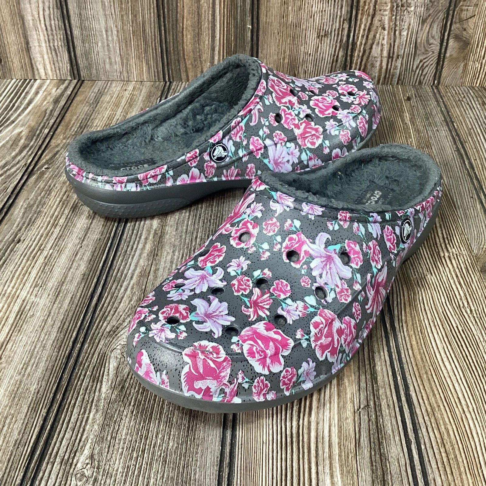 Crocs Womens Floral Design Gray Fur Lined Comfort Slides Shoes Size 11