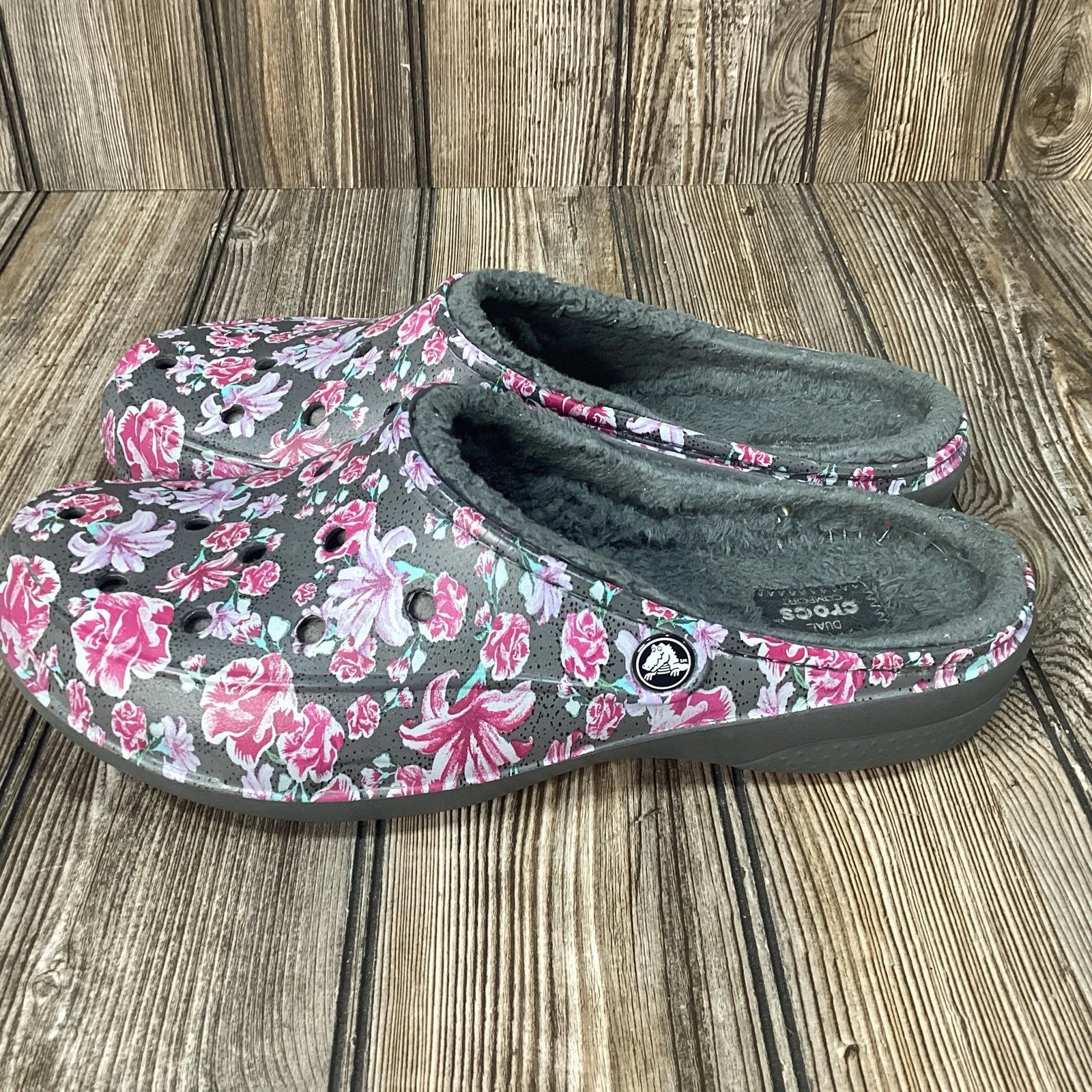 Crocs Womens Floral Design Gray Fur Lined Comfort Slides Shoes Size 11