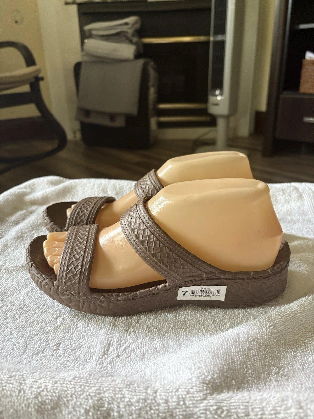 HAWAIIAN by Grandes Textured Brown Double Band Slide Sandals Women’s Sz 7