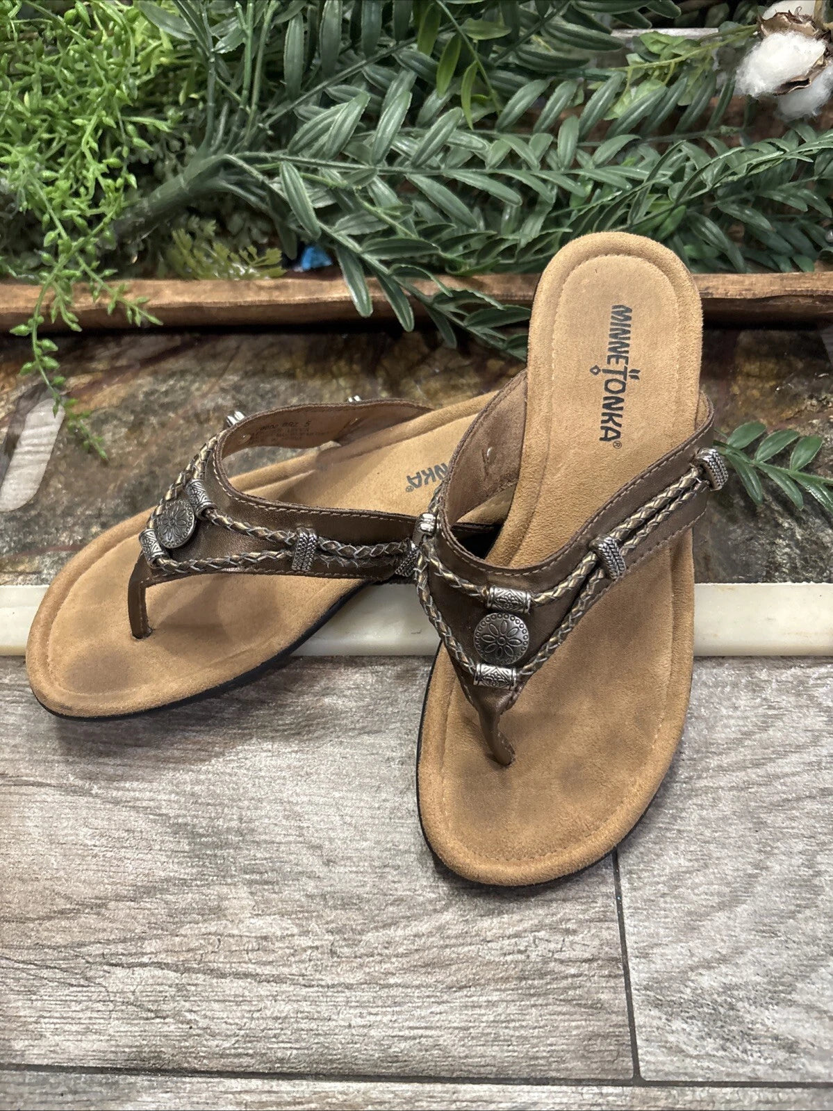 Minnetonka Women's Leather Comfort Slip-On Slide Sandal Size 5