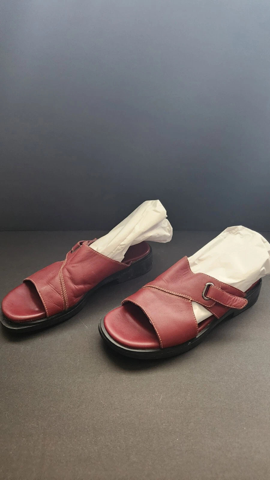 Liz Claiborne Villager Style Burgundy Leather Sandals, Minimal Wear, Looks Great