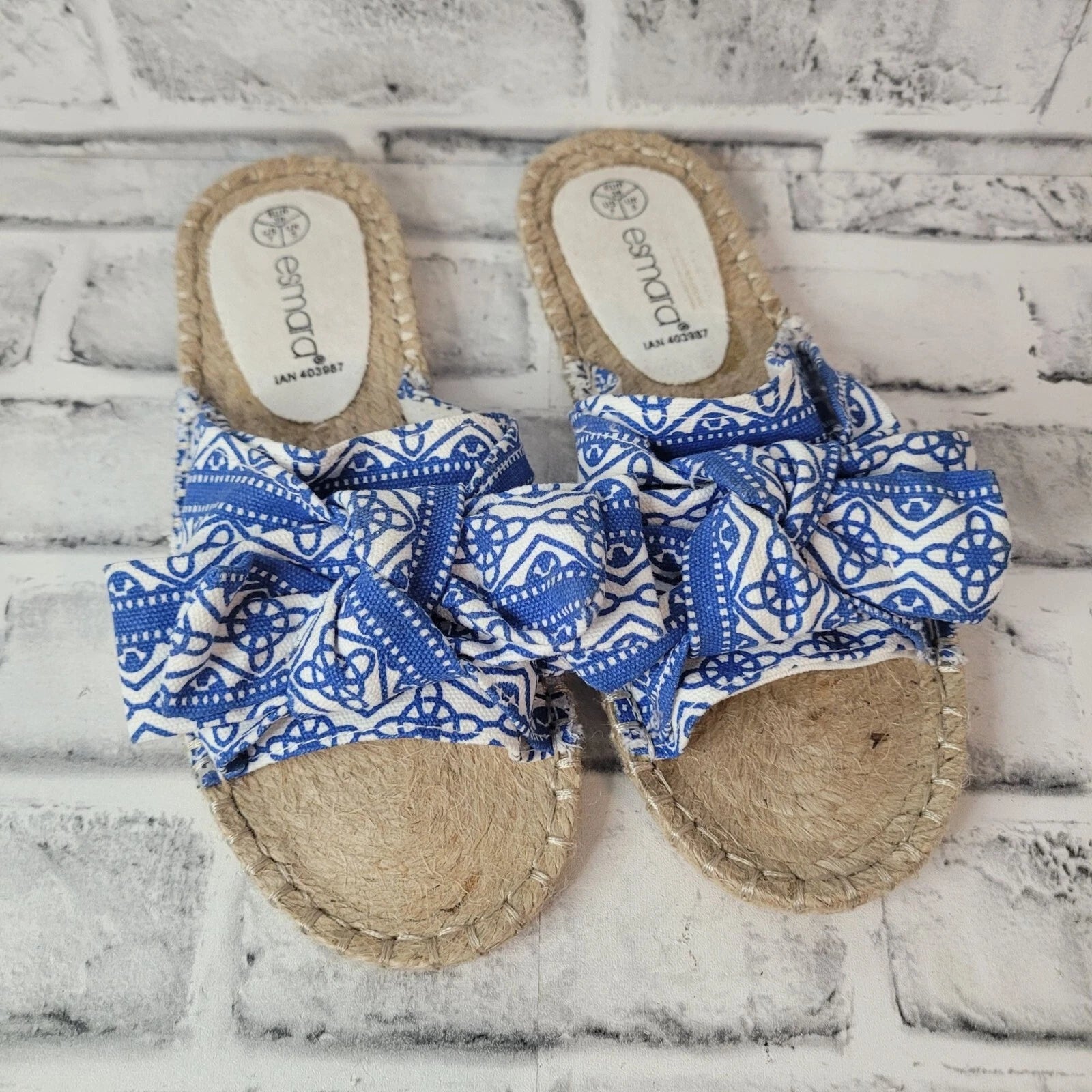 NWOB esmara Chinoiserie Style Blue and White Slide Sandals Size 7
