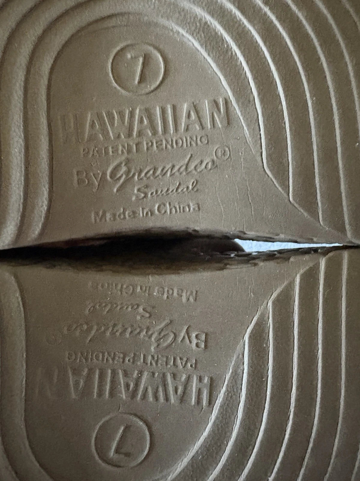 HAWAIIAN by Grandes Textured Brown Double Band Slide Sandals Women’s Sz 7