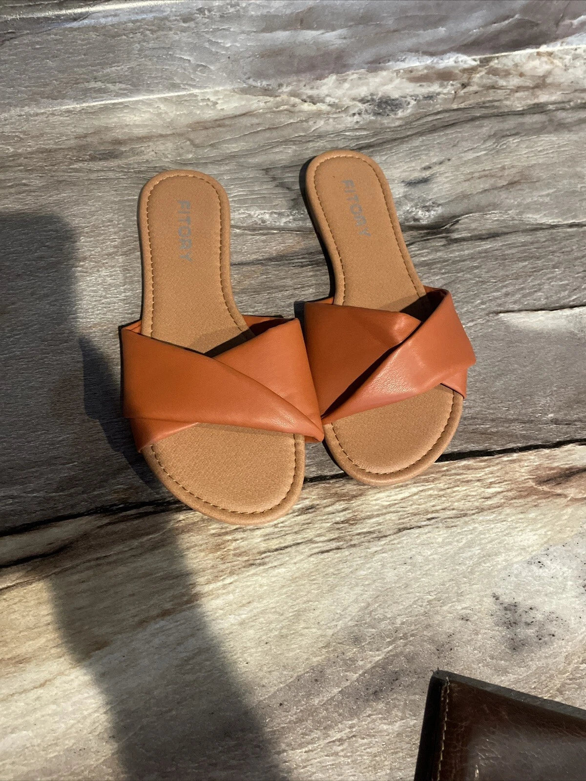 FITORY Women's Flat Sandals Fashion Slides With Soft Leather Slippers  Size 8