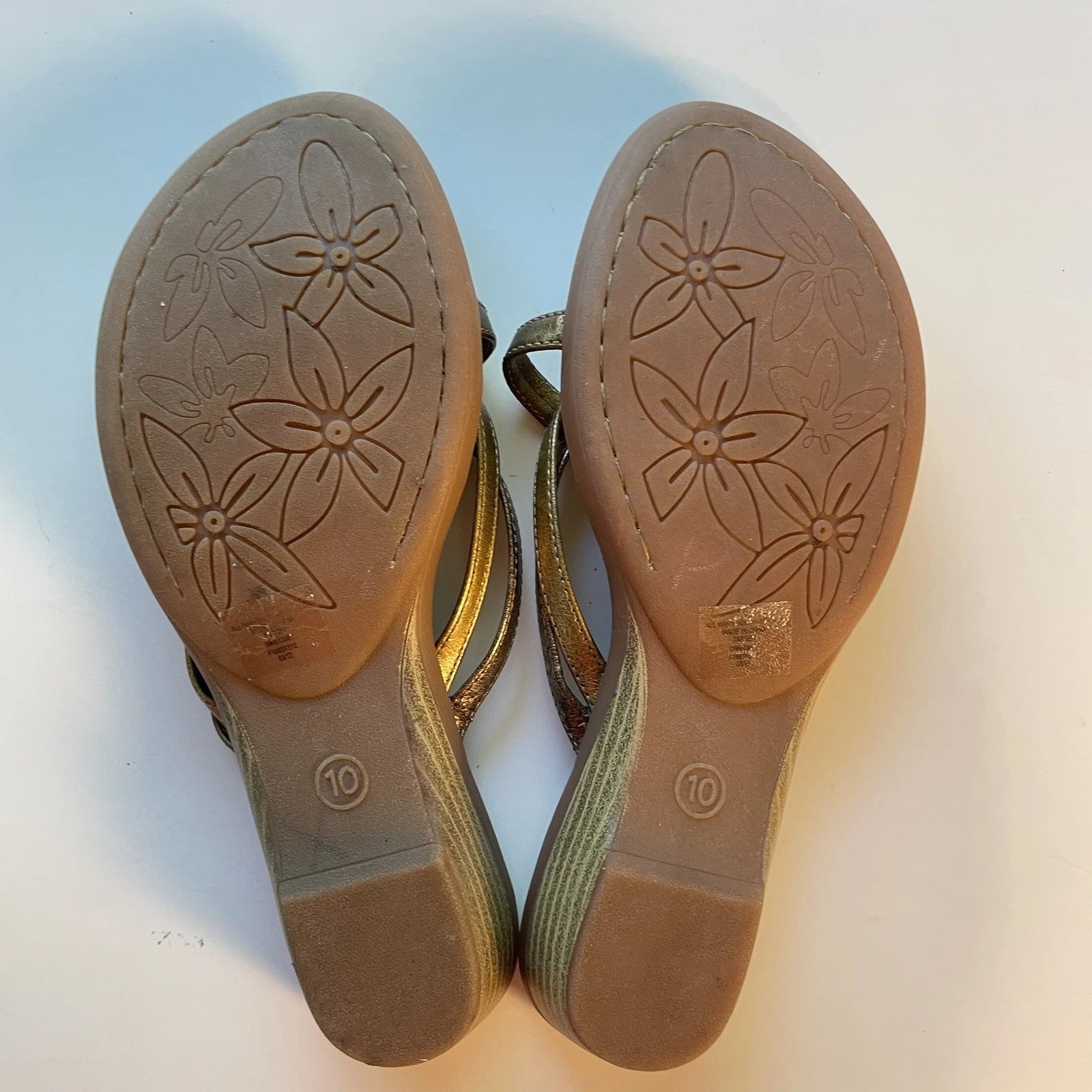 Merona  Bronze Gold Multi Tones  Bands  Sandals Sz 10 M Comfort Style Flip Flops