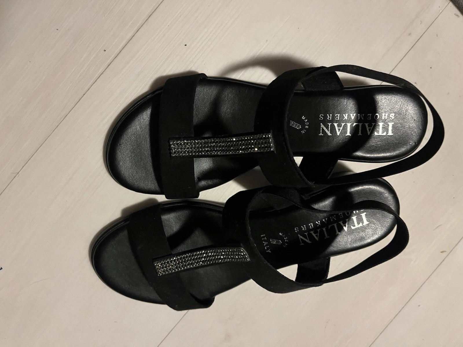 Black Italian Shoemaker’s  NEW  Size 8 Women’s  Block heel sandals w/Rhinestones