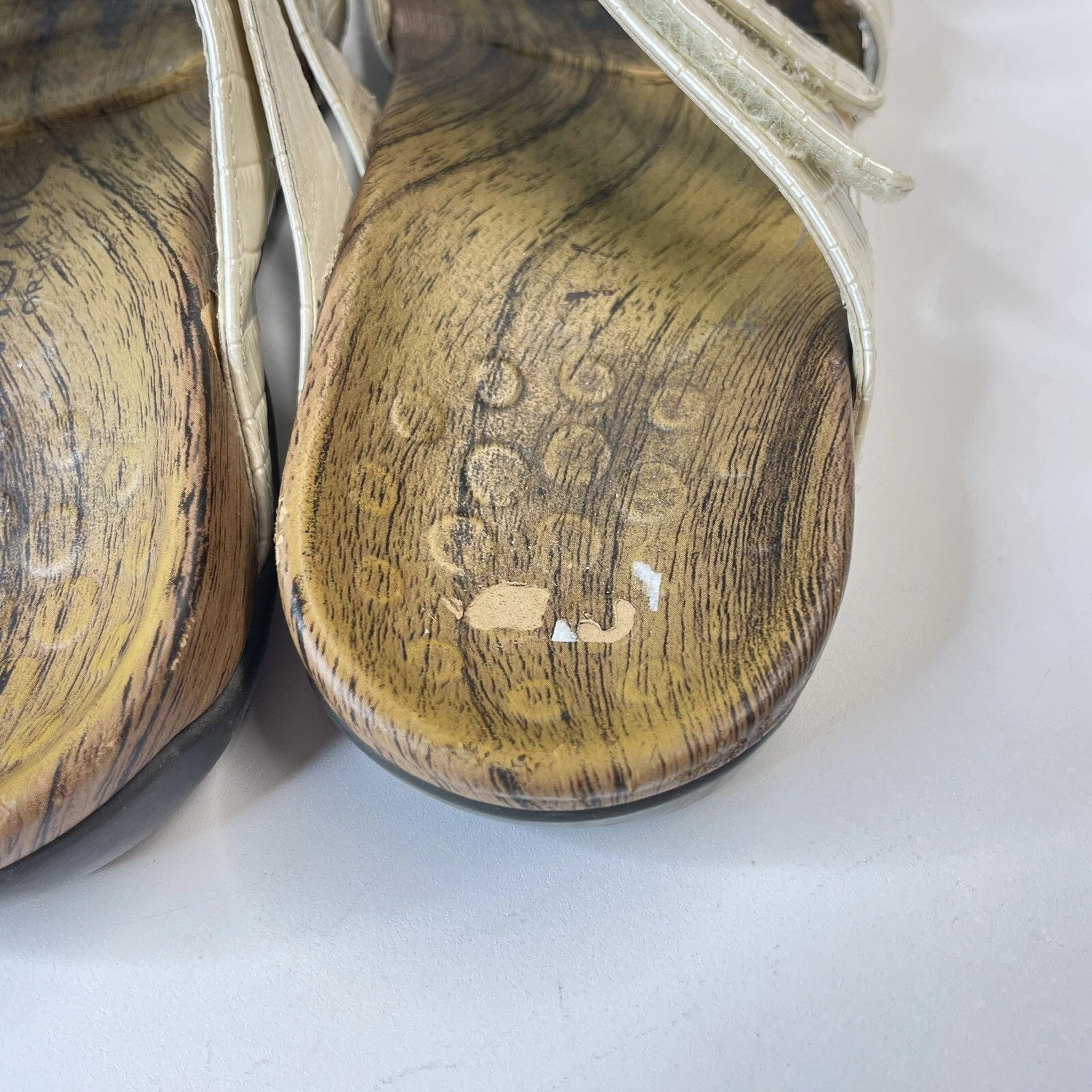 VIONIC Leigh Ann Sandals  Womens Sz 8 Croc Print Slip On Comfort Trendy Style