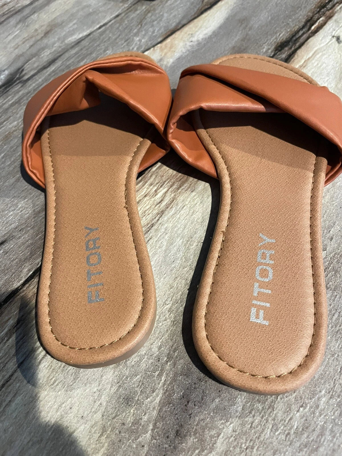 FITORY Women's Flat Sandals Fashion Slides With Soft Leather Slippers  Size 8