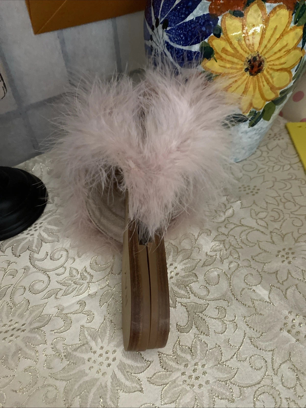 Raye Women 8.5 Pink Feather “Marabou Style”Leather Slides Sandals