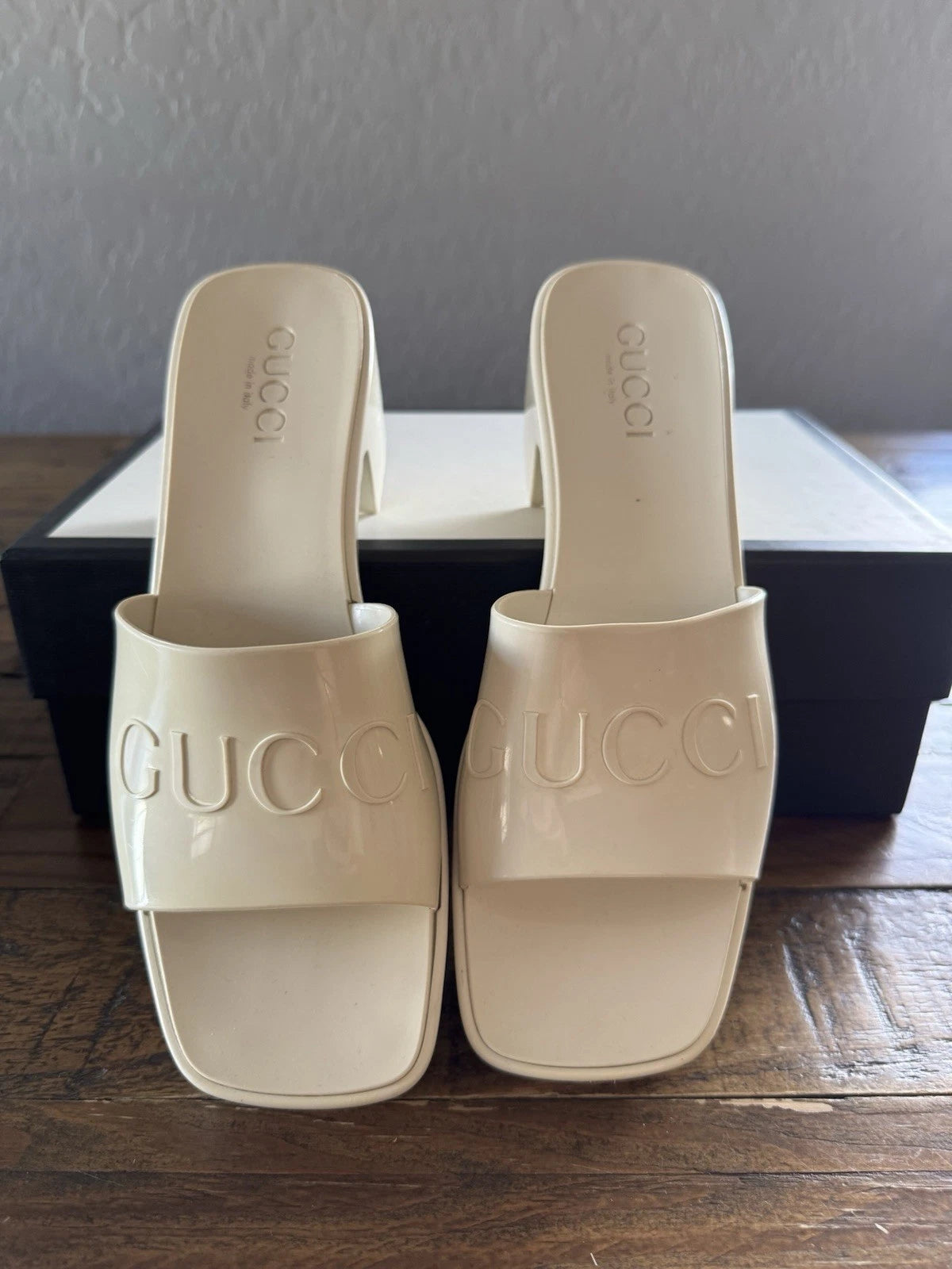 Gucci $550 Rubber Slide Sandal Block Heel Mystic White Women’s Sz 38 (US 8)