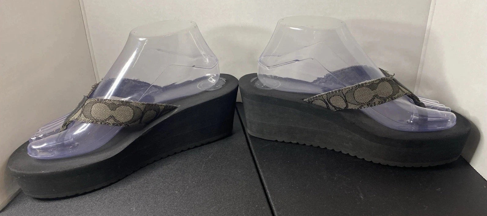 COACH Classic Platform Wedge Flip Flop Sandals Size 8-9 Black/Gray Logo