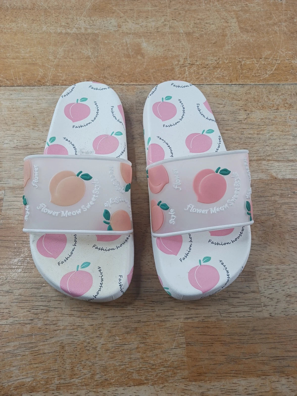Fashion Housewives Peach Slides Sz 34/35