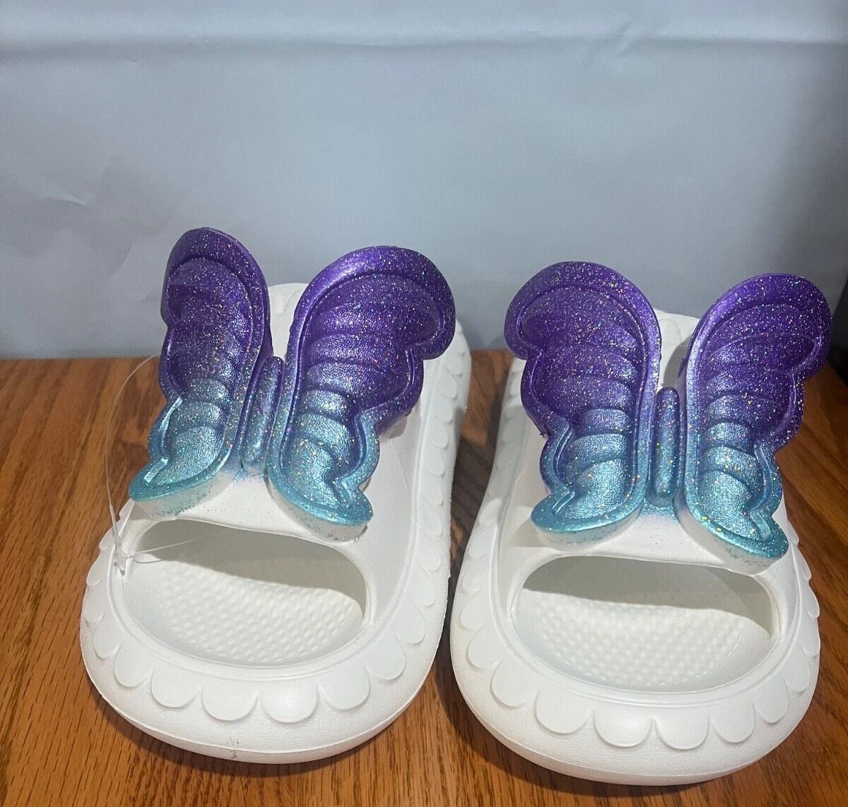 New Fashion Womens Cute Butterfly Comfy Cushioned Slides Sandals Size 7 White