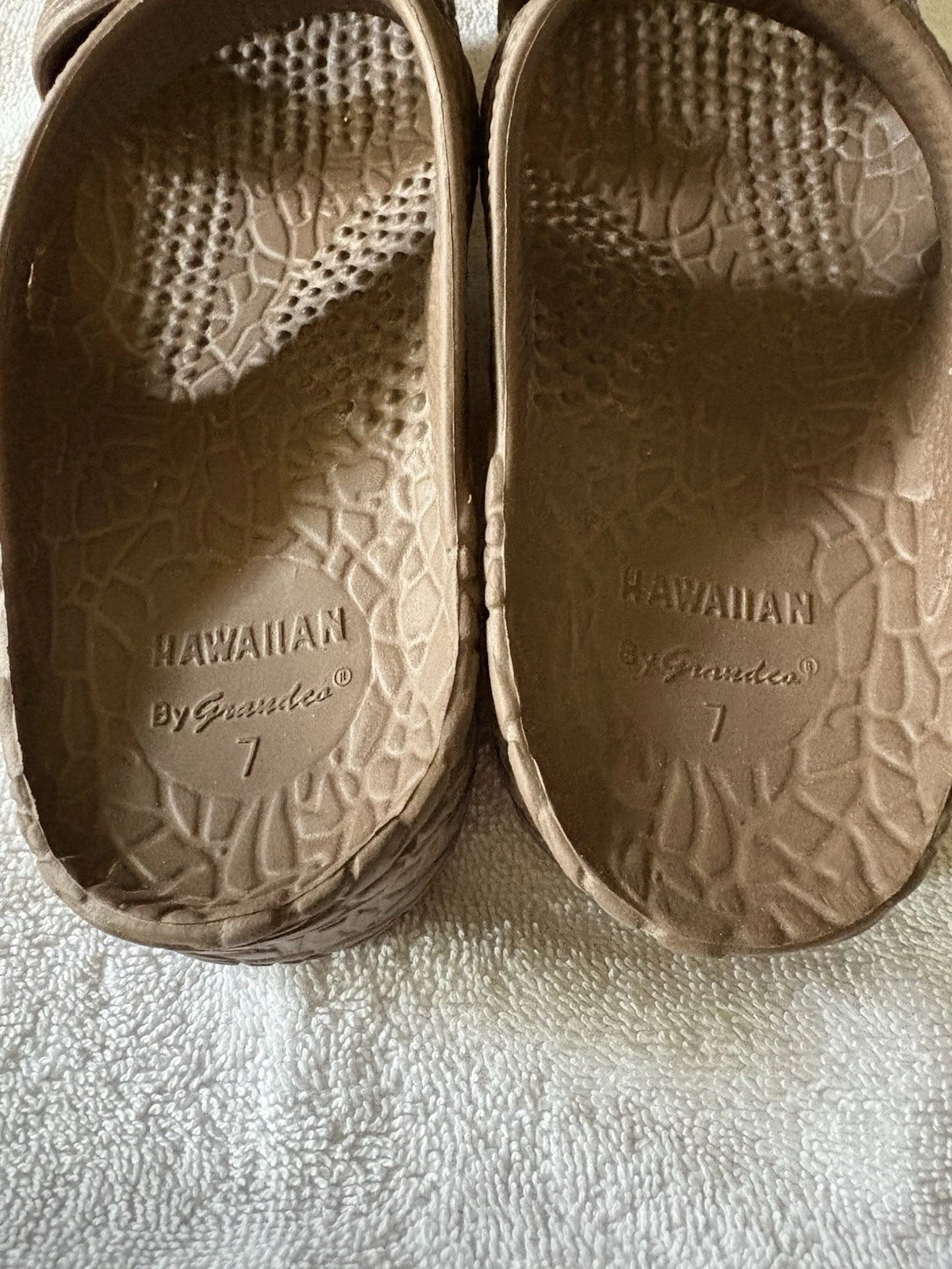 HAWAIIAN by Grandes Textured Brown Double Band Slide Sandals Women’s Sz 7