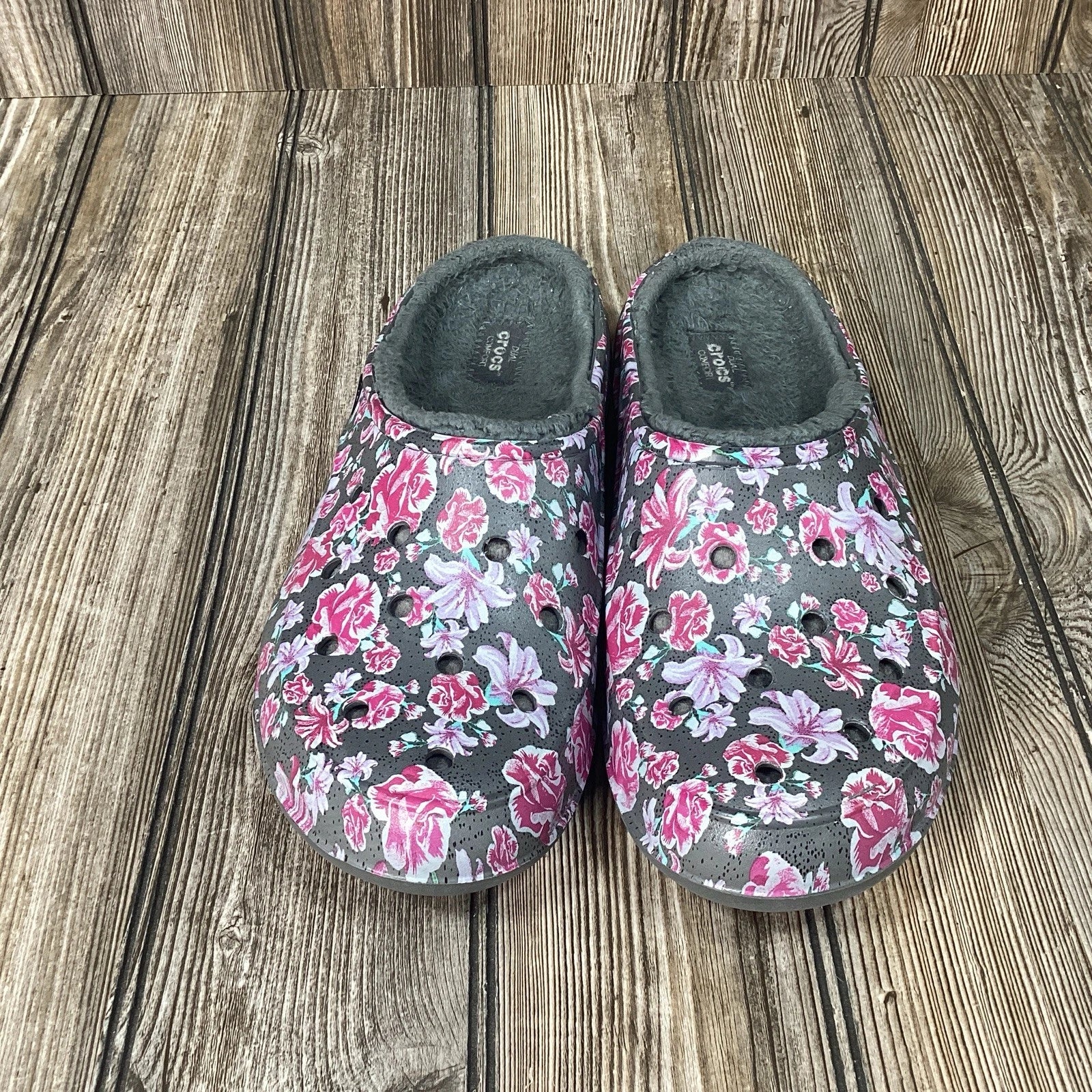 Crocs Womens Floral Design Gray Fur Lined Comfort Slides Shoes Size 11