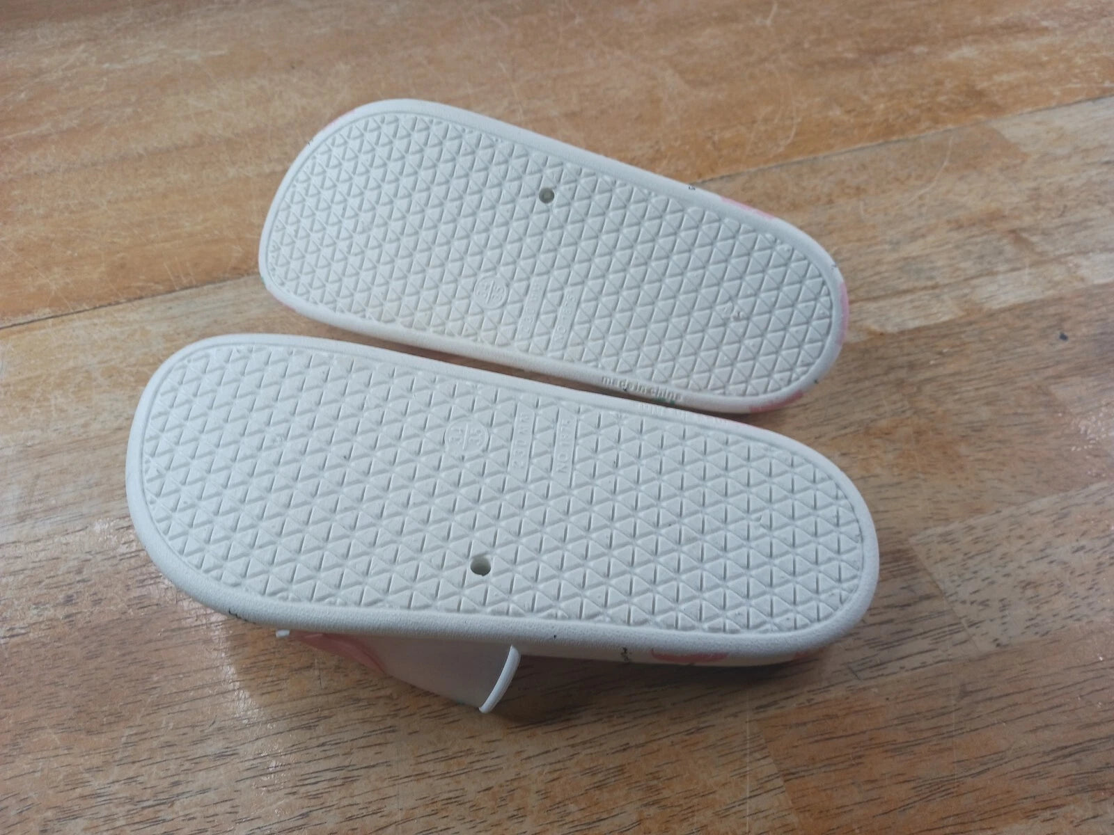 Fashion Housewives Peach Slides Sz 34/35