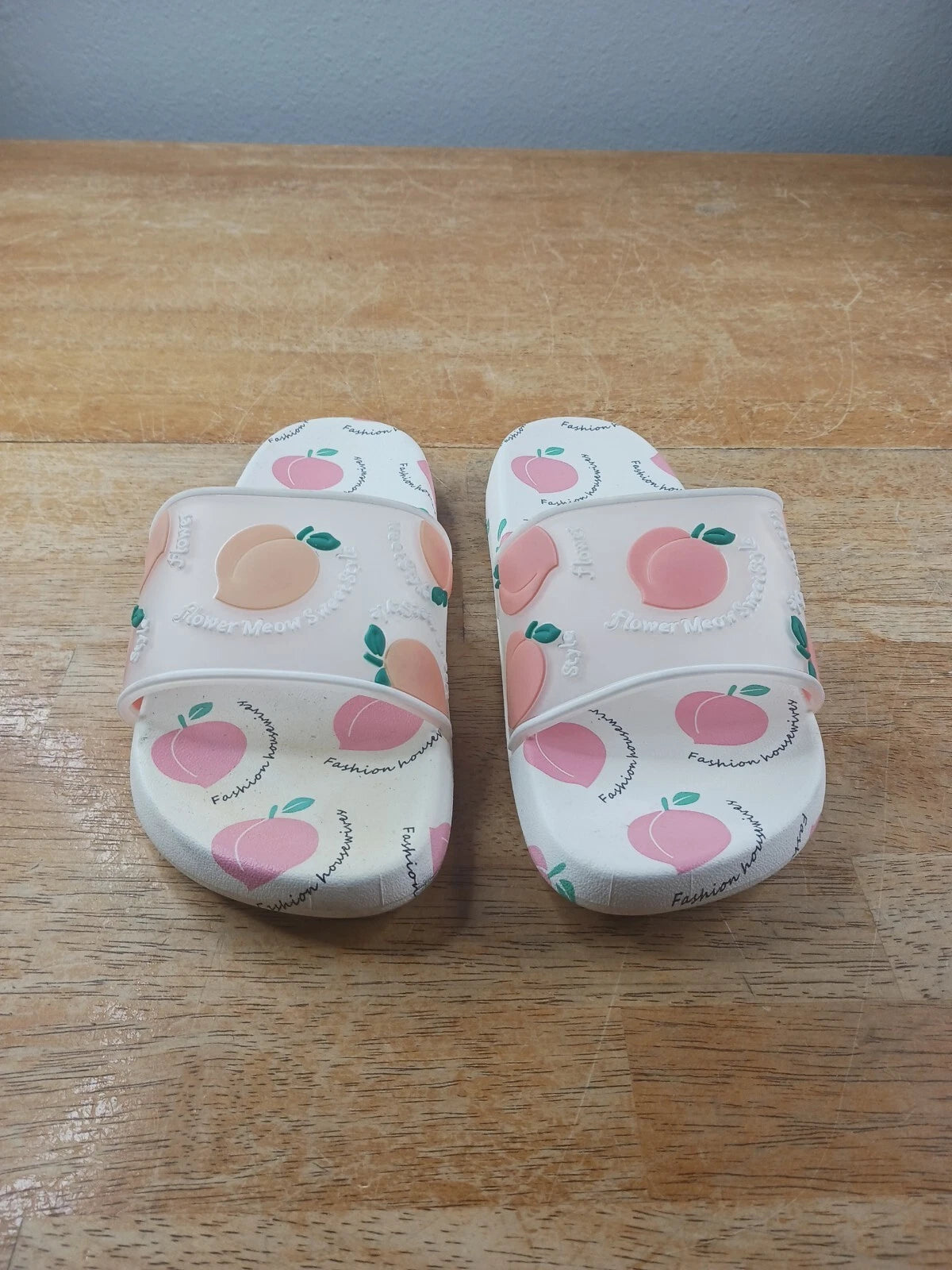 Fashion Housewives Peach Slides Sz 34/35