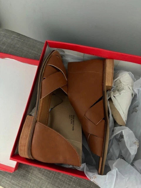 Beast Fashion women’s 8 sandals