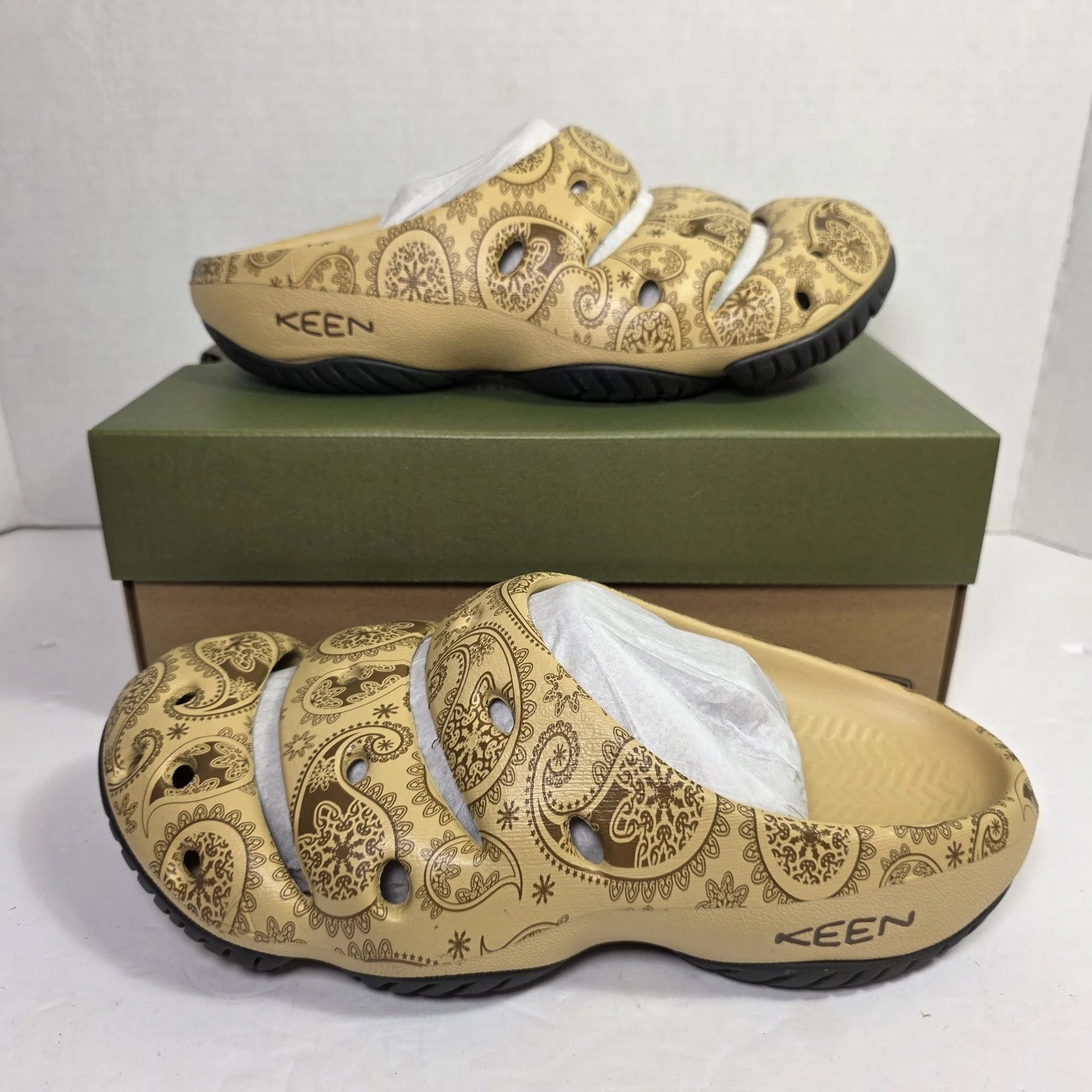 New Keen Yogui Arts Clog x THC Women’s 11 Cafe Latte Paisley Slides $90 With Box