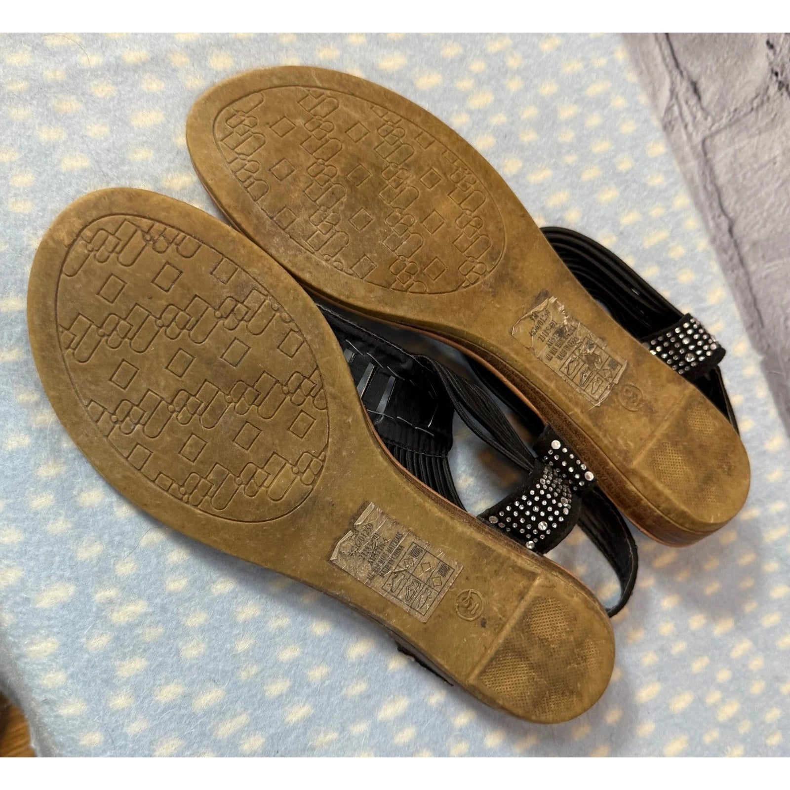 Pierre Dumas Sandals 9M Thong Gladiator Style Black Elastic Rhinestone Accents