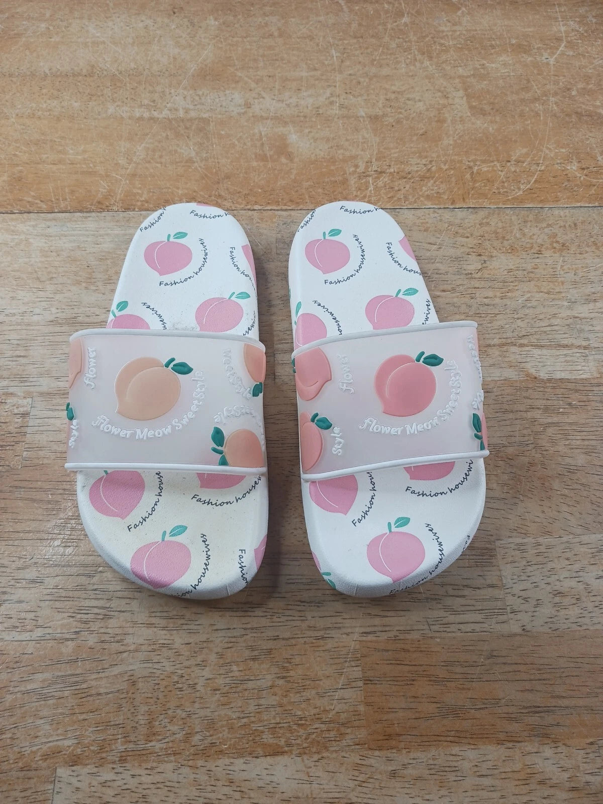 Fashion Housewives Peach Slides Sz 34/35