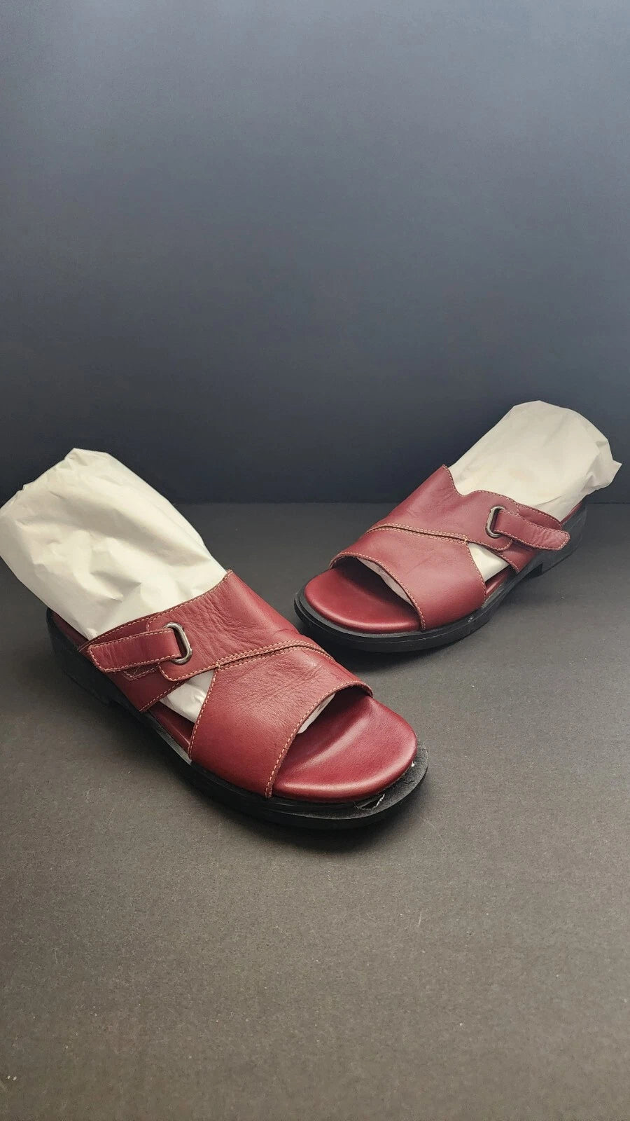 Liz Claiborne Villager Style Burgundy Leather Sandals, Minimal Wear, Looks Great