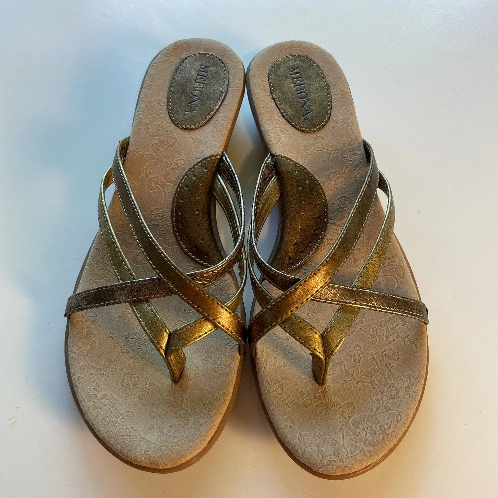 Merona  Bronze Gold Multi Tones  Bands  Sandals Sz 10 M Comfort Style Flip Flops