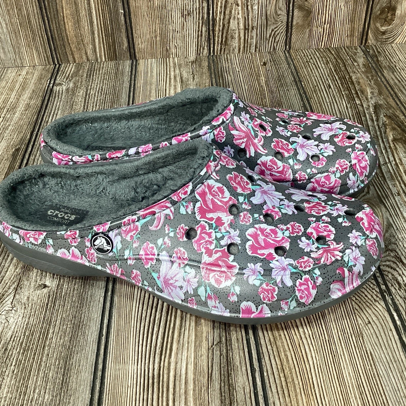 Crocs Womens Floral Design Gray Fur Lined Comfort Slides Shoes Size 11
