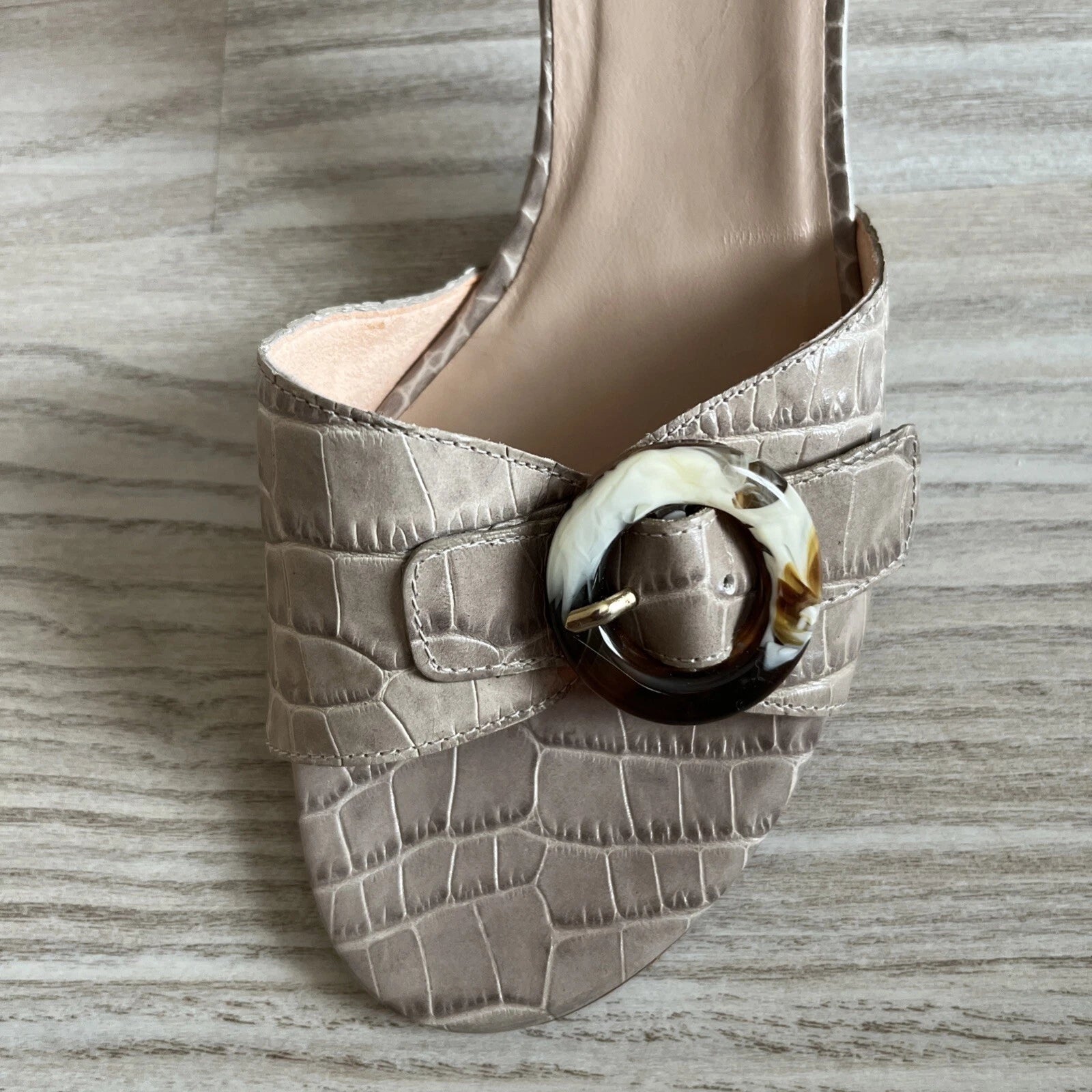 STUART WEITZMAN Style 87580 Taupe Croc Embossed Leather Heels Sandals Size 8.5M