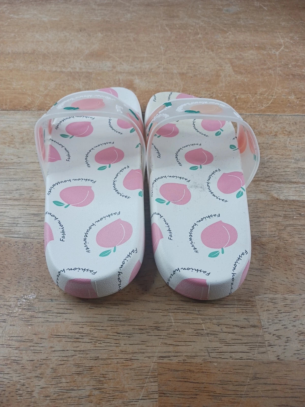 Fashion Housewives Peach Slides Sz 34/35