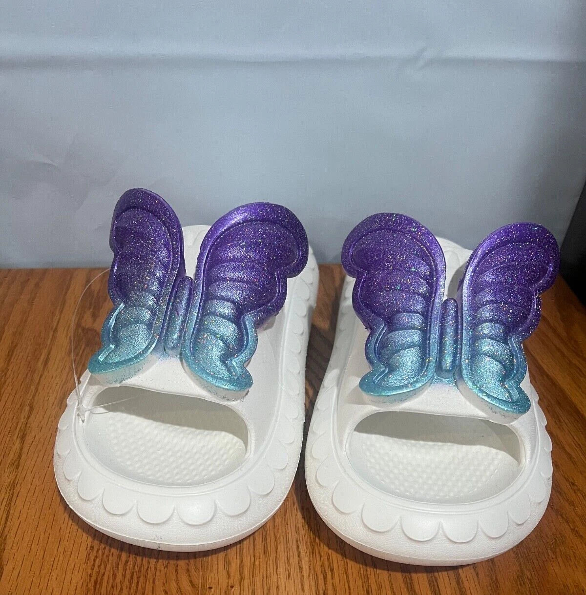 New Fashion Womens Cute Butterfly Comfy Cushioned Slides Sandals Size 7 White