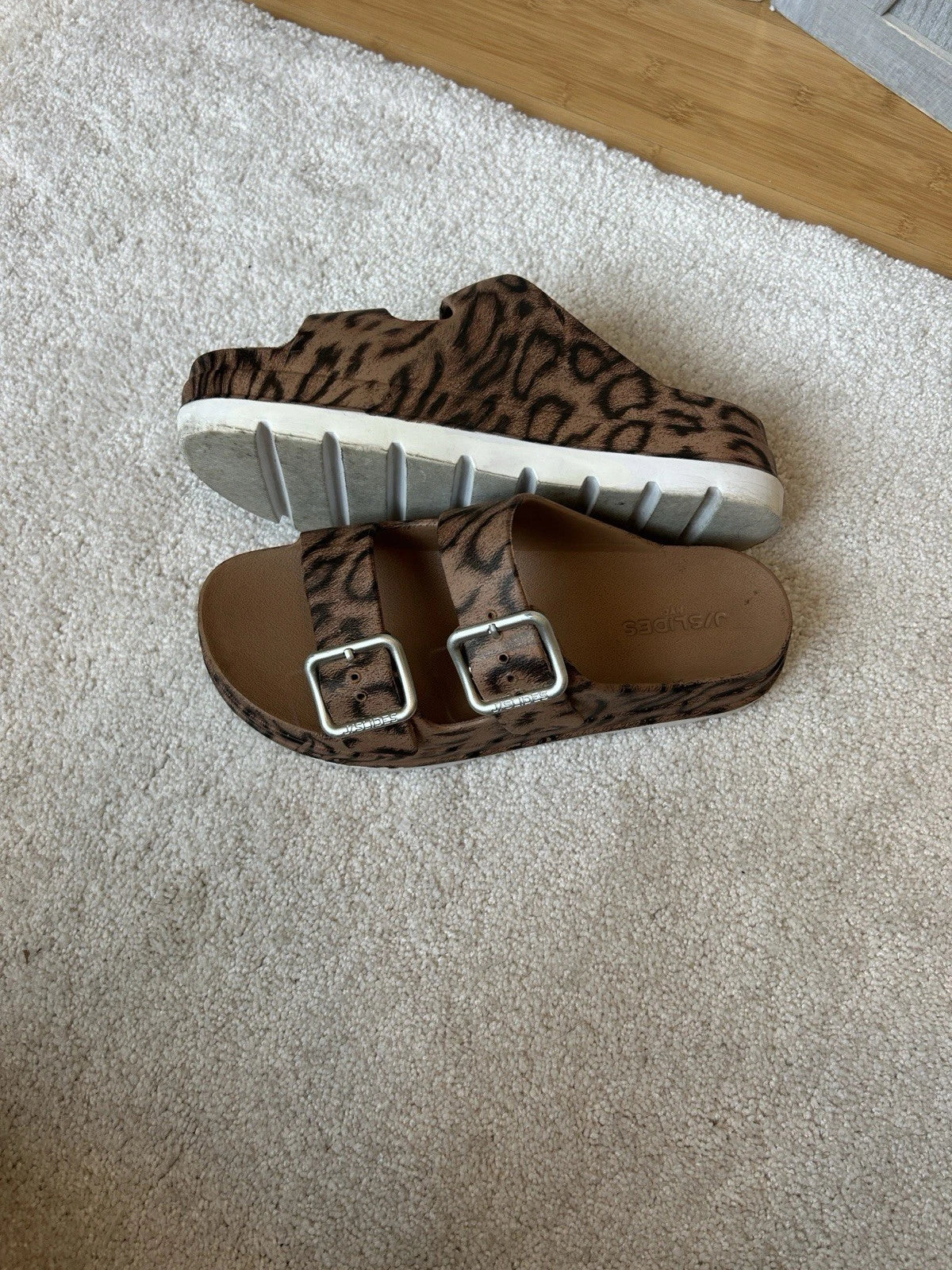 J/Slides Women’s Size 8 Platform Sandals, Leopard Print Style, Great Condition.