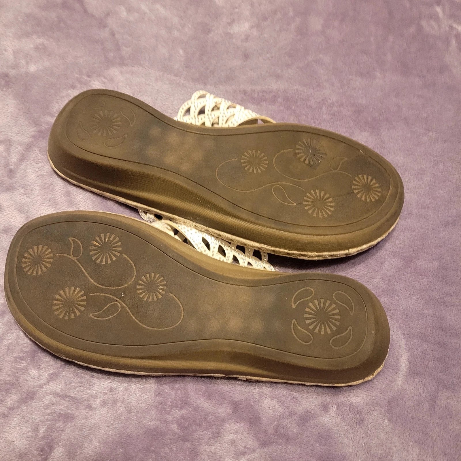 Cliffs Cameo Thong Sandals Sz 9M White Faux Leather Sparkles Lace Wedge Style