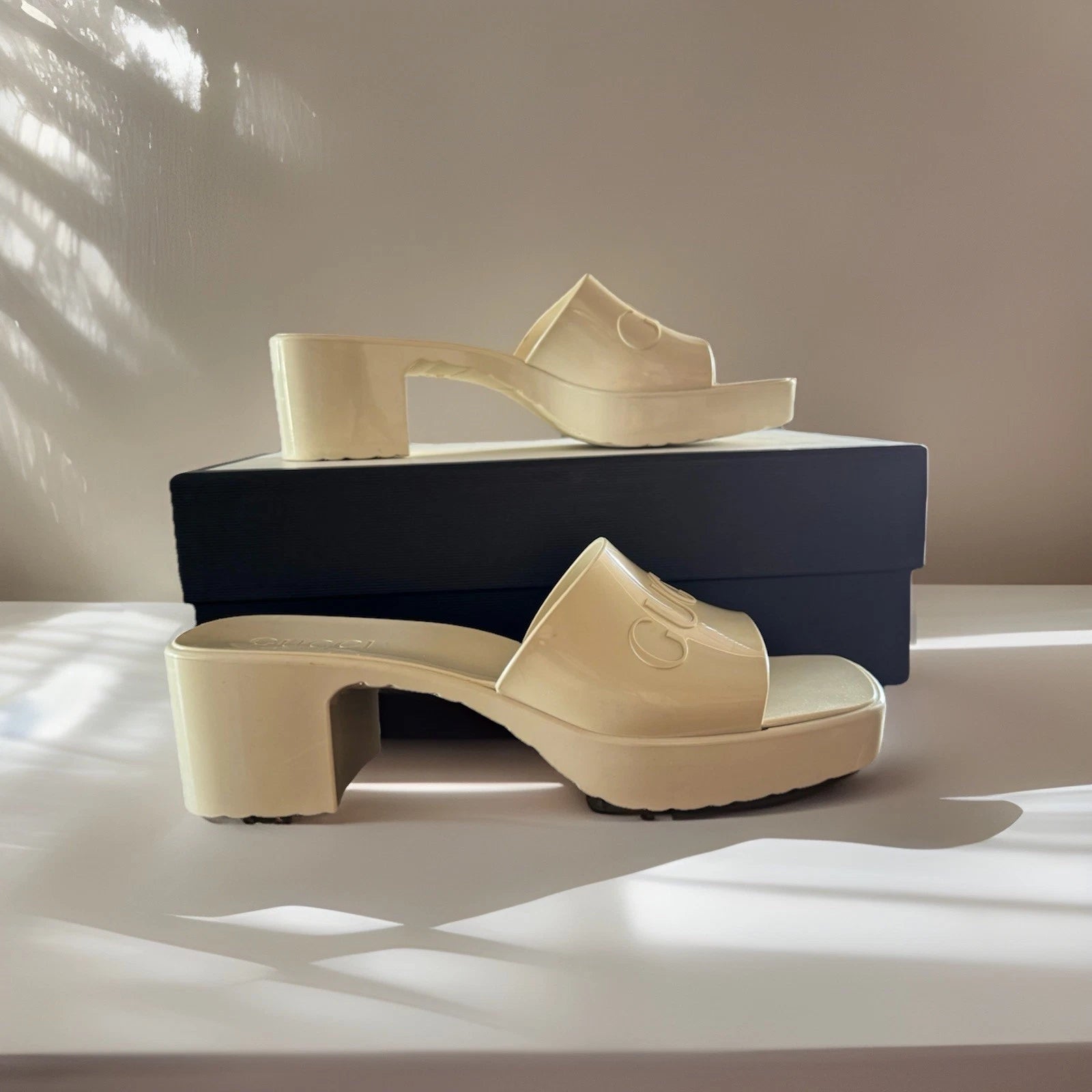 Gucci $550 Rubber Slide Sandal Block Heel Mystic White Women’s Sz 38 (US 8)