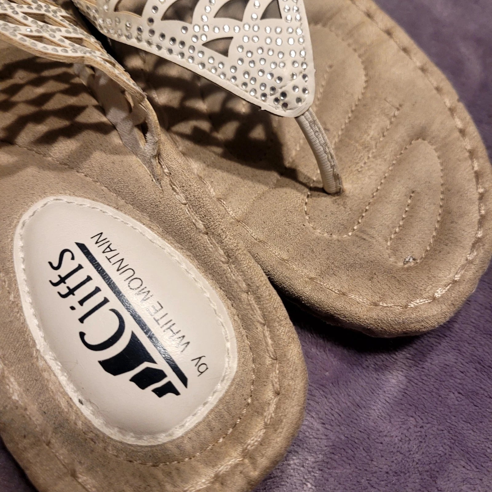 Cliffs Cameo Thong Sandals Sz 9M White Faux Leather Sparkles Lace Wedge Style