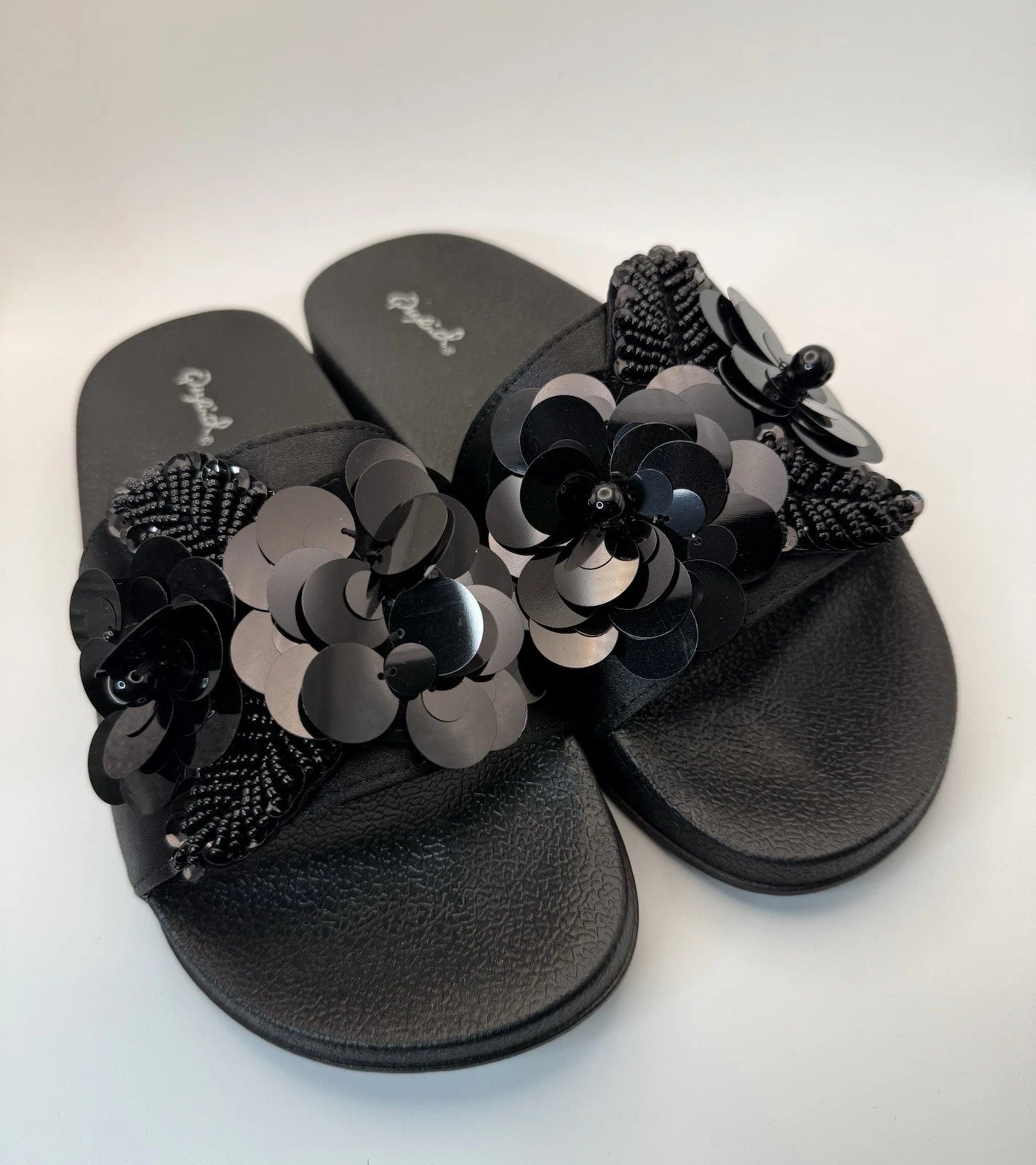 Qupid Women's Fashion Satin Black Flower Slides Sandals Flip Flops Sz 10 New!