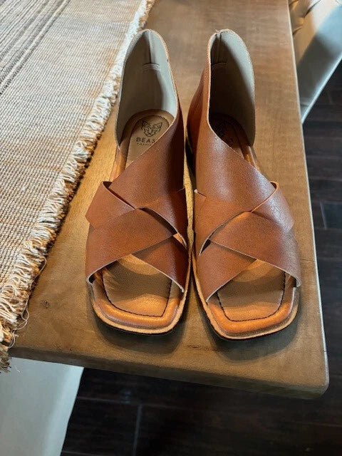 Beast Fashion women’s 8 sandals