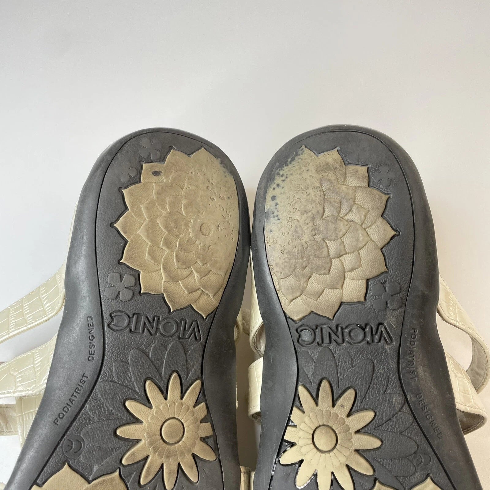 VIONIC Leigh Ann Sandals  Womens Sz 8 Croc Print Slip On Comfort Trendy Style