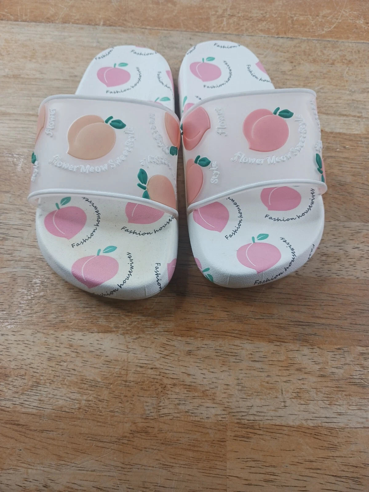 Fashion Housewives Peach Slides Sz 34/35