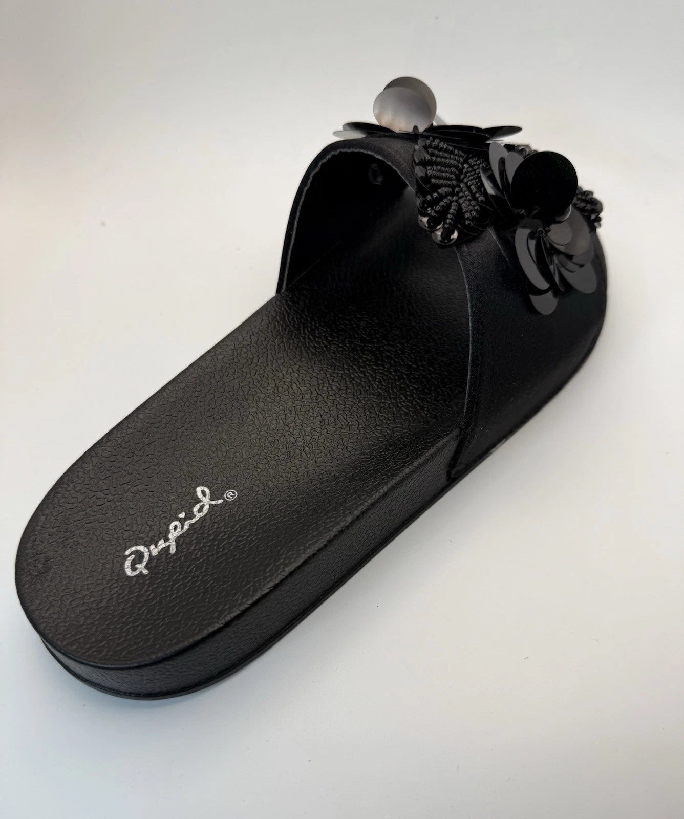 Qupid Women's Fashion Satin Black Flower Slides Sandals Flip Flops Sz 10 New!