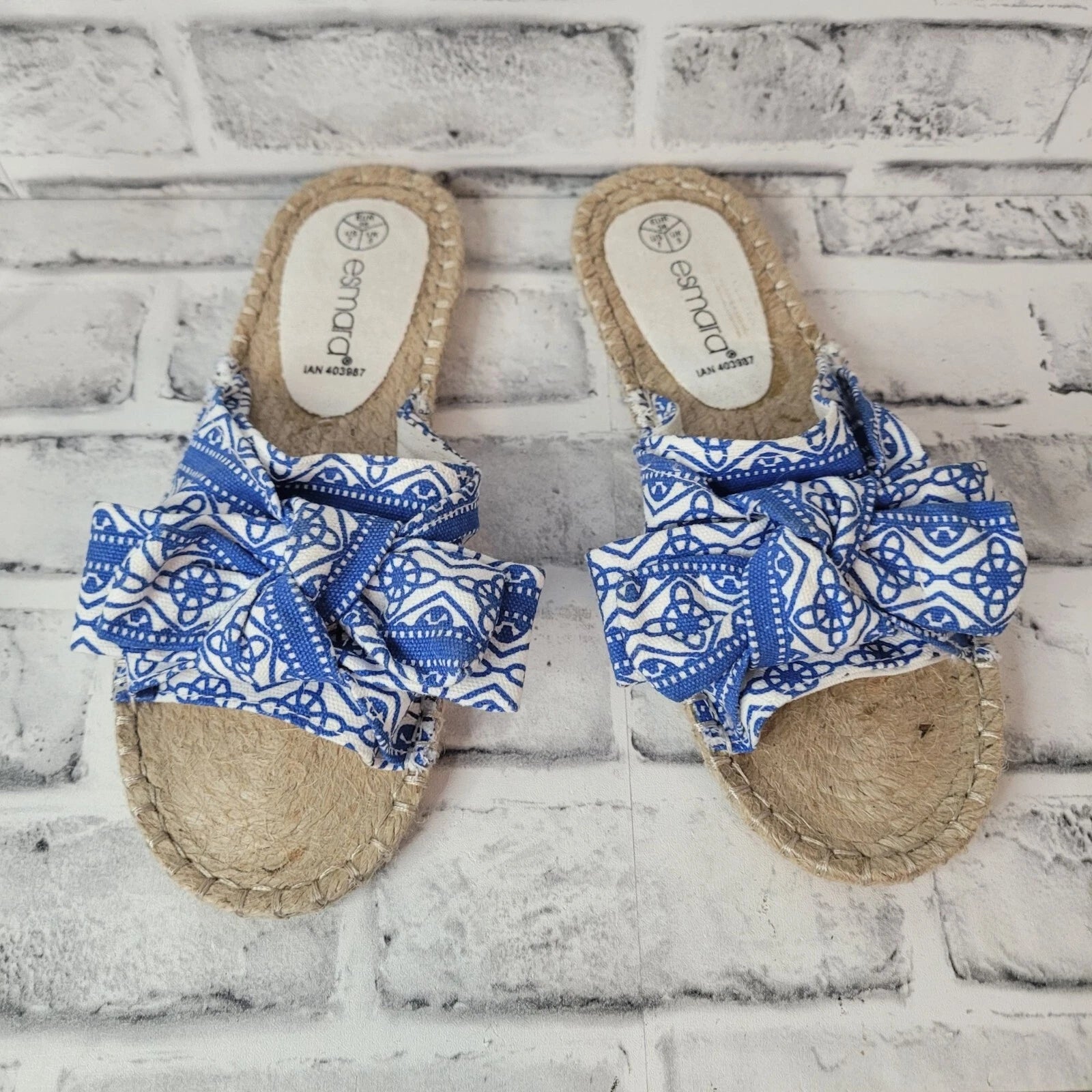 NWOB esmara Chinoiserie Style Blue and White Slide Sandals Size 7