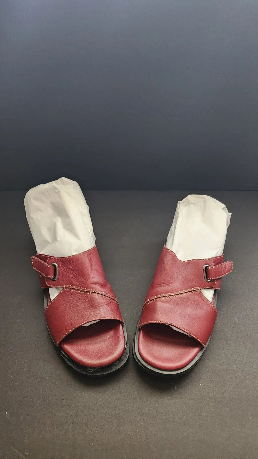 Liz Claiborne Villager Style Burgundy Leather Sandals, Minimal Wear, Looks Great