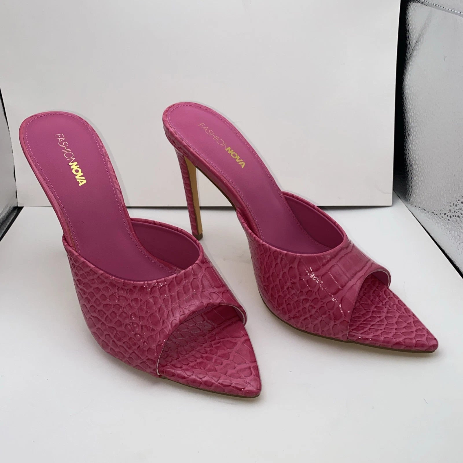 Fashion Nova Embossed Fuchsia Slip On 5" Stiletto Heel Pointed Toe Sandal 9 New