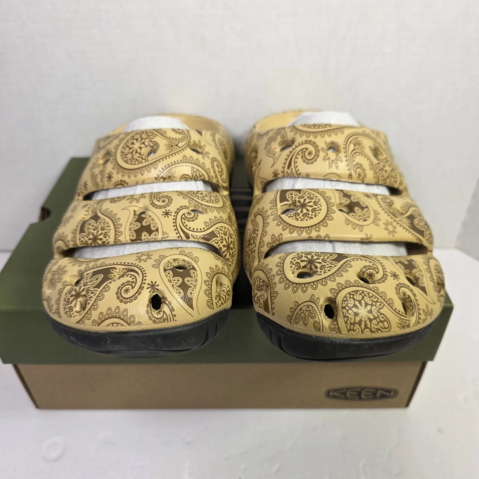 New Keen Yogui Arts Clog x THC Women’s 11 Cafe Latte Paisley Slides $90 With Box