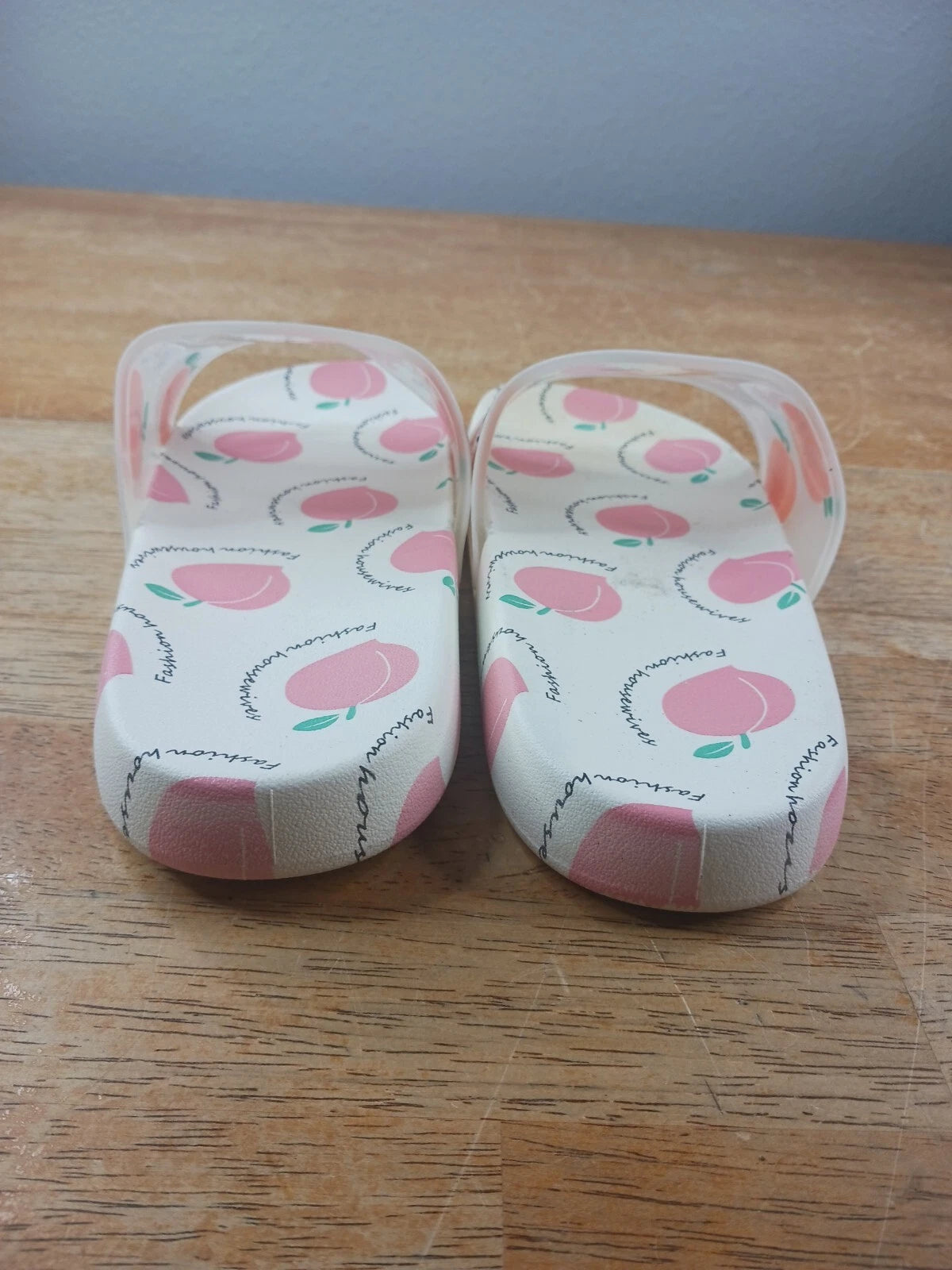 Fashion Housewives Peach Slides Sz 34/35