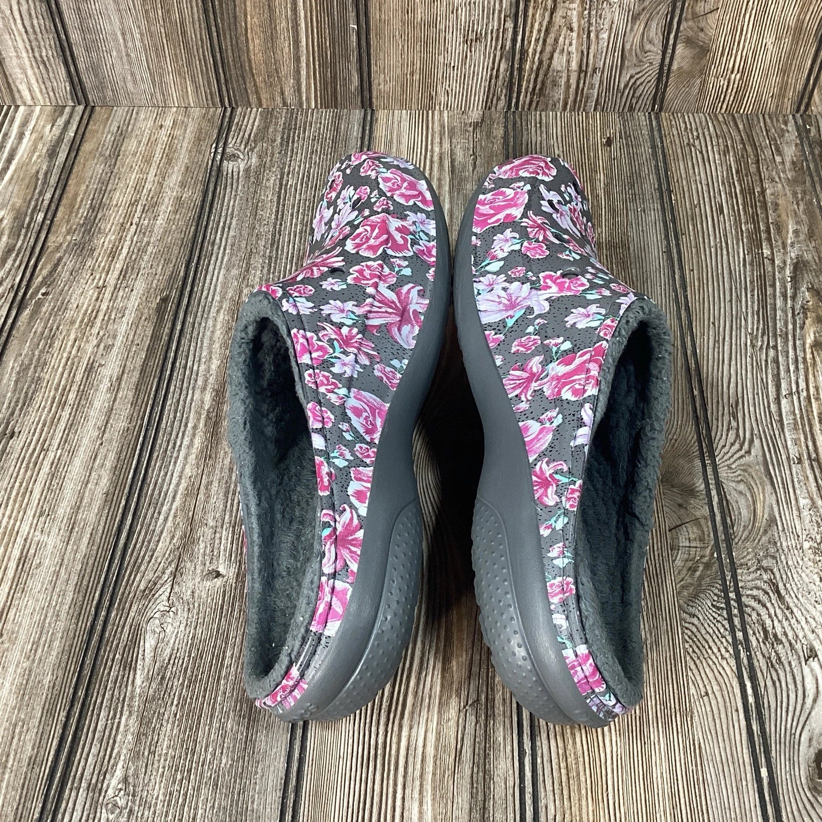 Crocs Womens Floral Design Gray Fur Lined Comfort Slides Shoes Size 11