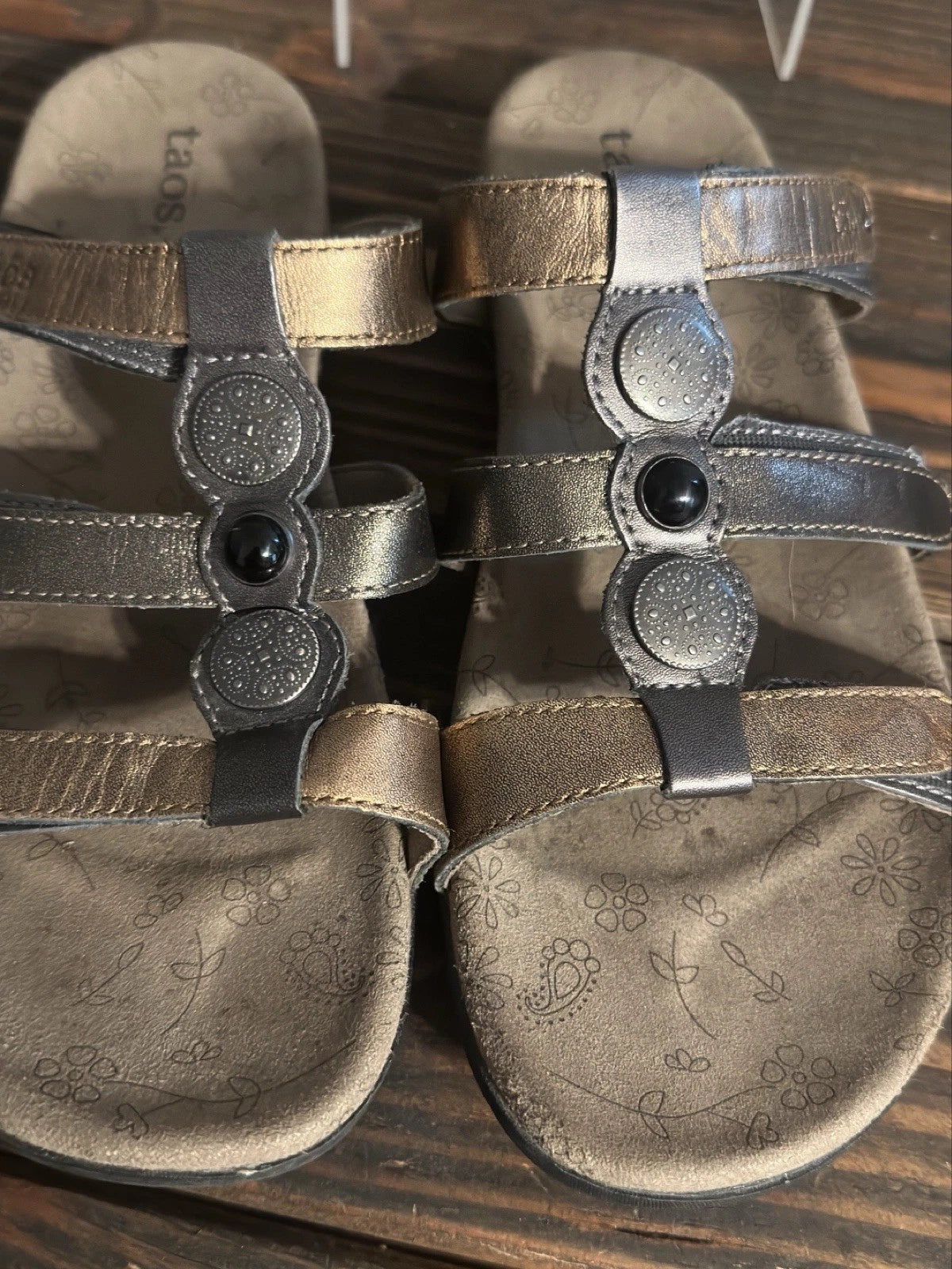 TAOS Prize Sandals Womens 8 Bronze Three Strap Leather Slide Strappy Slip On